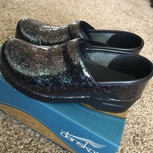 Women’s Dansko Clogs 39 Nurse Shoes